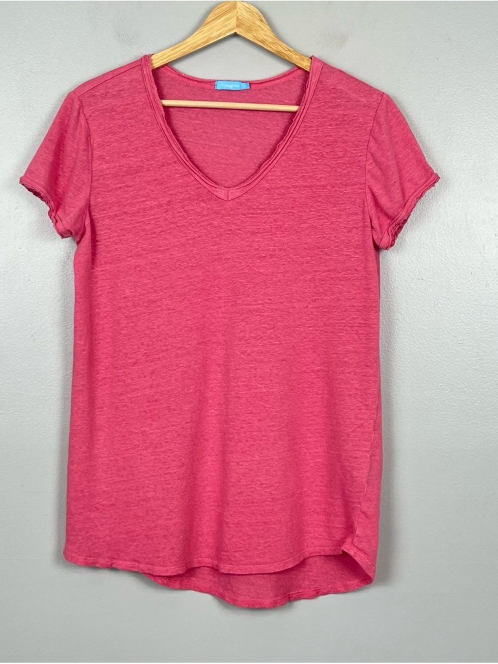 J.McLaughlin coral pink 100% linen knit v-neck t-shirt, small.